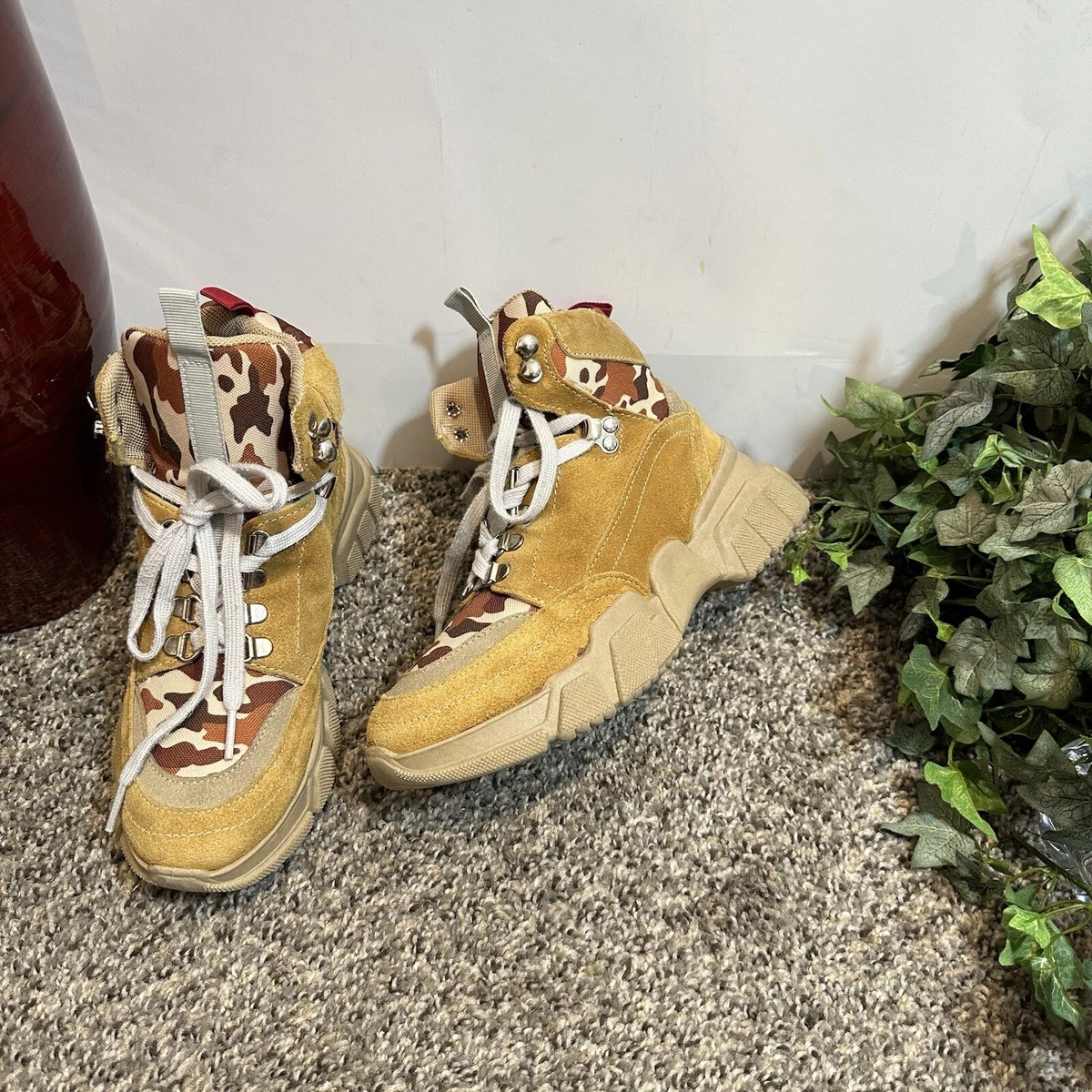 Steve Madden Vintage High Top Platform Sneaker Size 36 US 6 Lace Up Brown Camo
