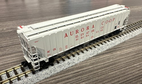 Tolva cooperativa Aurora Intermountain escala N RTR 65356-11 4750 CF Rib 3 bahías nueva en caja | Zustand: New