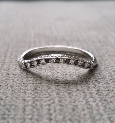 0.10Ctw Black & White Round Cut Curved Wedding Anniversary Band In 925 Silver