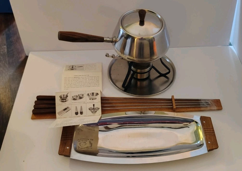 Royal Dolphin Fondue Set w forks Teak MCM Midcentury Japan 18-8 Stainless Steel
Opens in a new windo