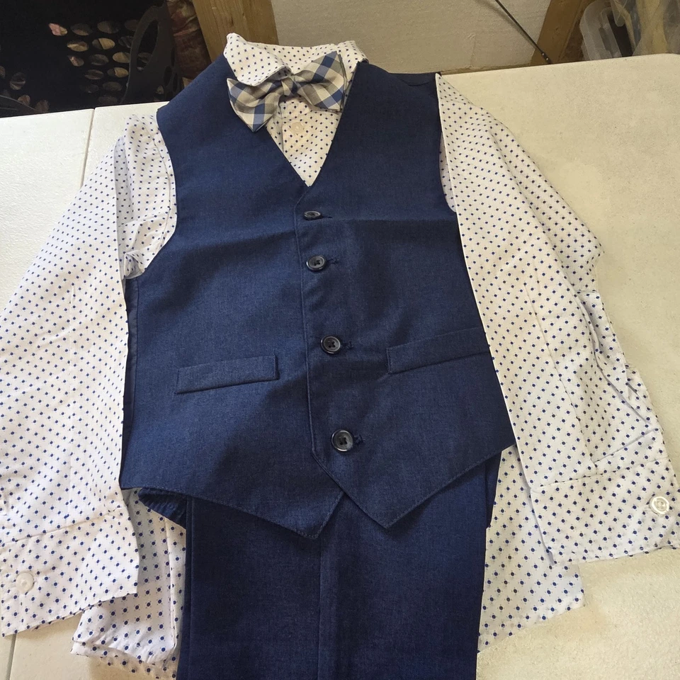 Van Heusen Niños 4 Piezas Traje Formal Conjunto Chaleco Pantalones Vestido Camisa y Corbata Talla 8 NUEVO Foto 2 de 4
