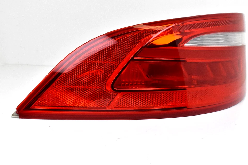 Lámpara de luz trasera exterior izquierda lado conductor Jaguar XE 2017-2019 DEFECTUOSA FABRICANTE DE EQUIPOS ORIGINALES Foto 3 de 4