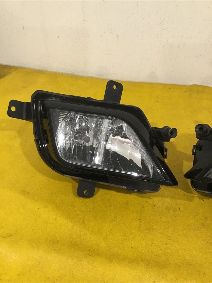 Luzes de neblina laterais direita e esquerda do Volkswagen Jetta 2015-2018  - Imagem 2 de 4