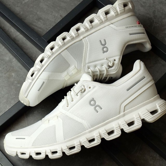 Size 9.5 - ON Cloud 6 Triple White W for sale online | eBay