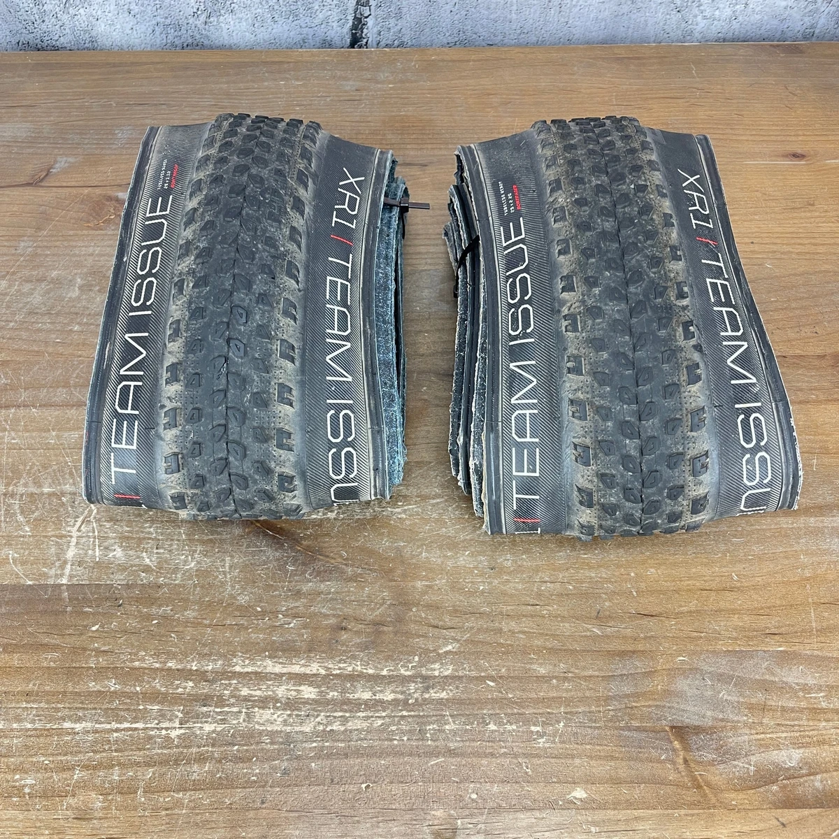 Pair Bontrager XR1 Team Issue 29