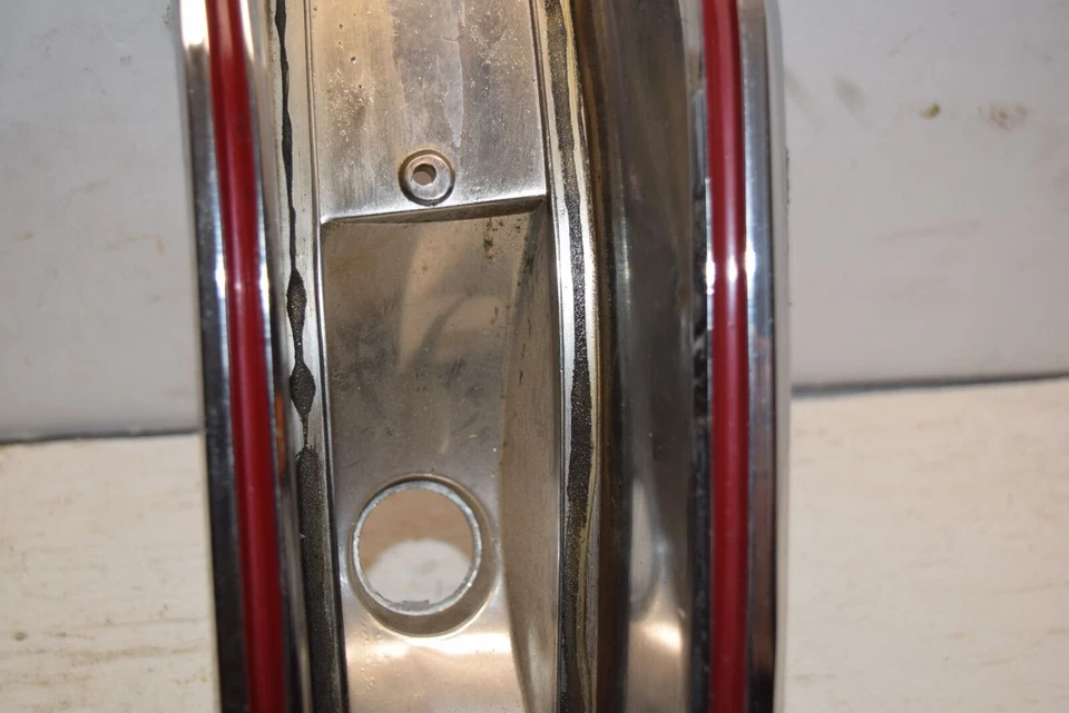 NUEVO DE LOTE 1971-1973 OEM PLYMOUTH VALIANT LADO IZQUIERDO LUZ TRASERA LENTE CARCASA - C45A Foto 4 de 4