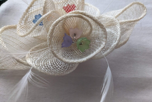 CUSTOMISED FASCINATOR & MATCHING BUTTONHOLE - Picture 2 of 10