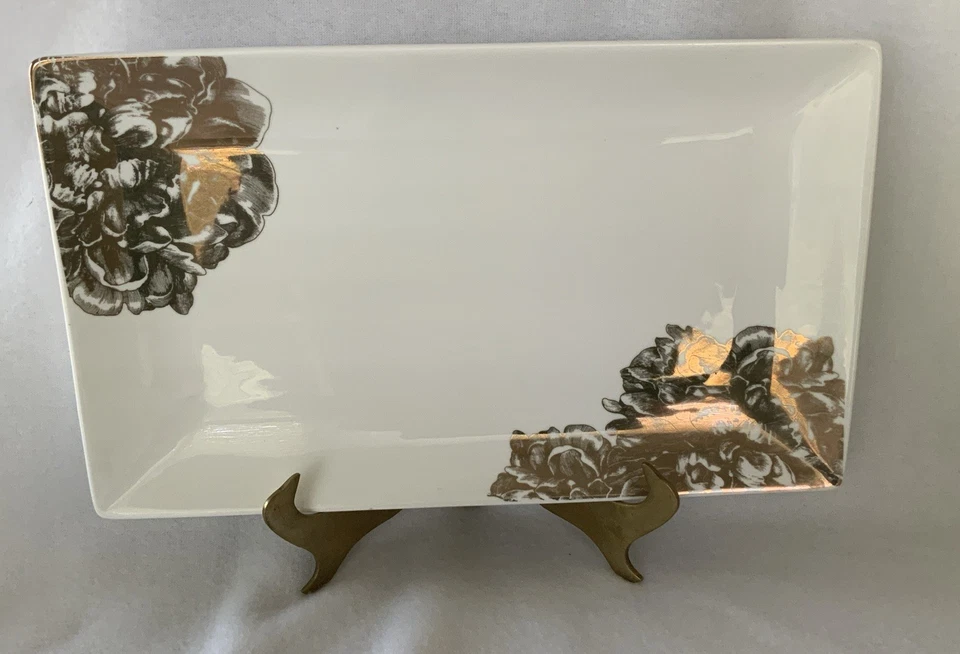 "Plato grande para servir Nicole Miller flores doradas blancas y metálicas 14"" X 8,5""" Foto 2 de 4