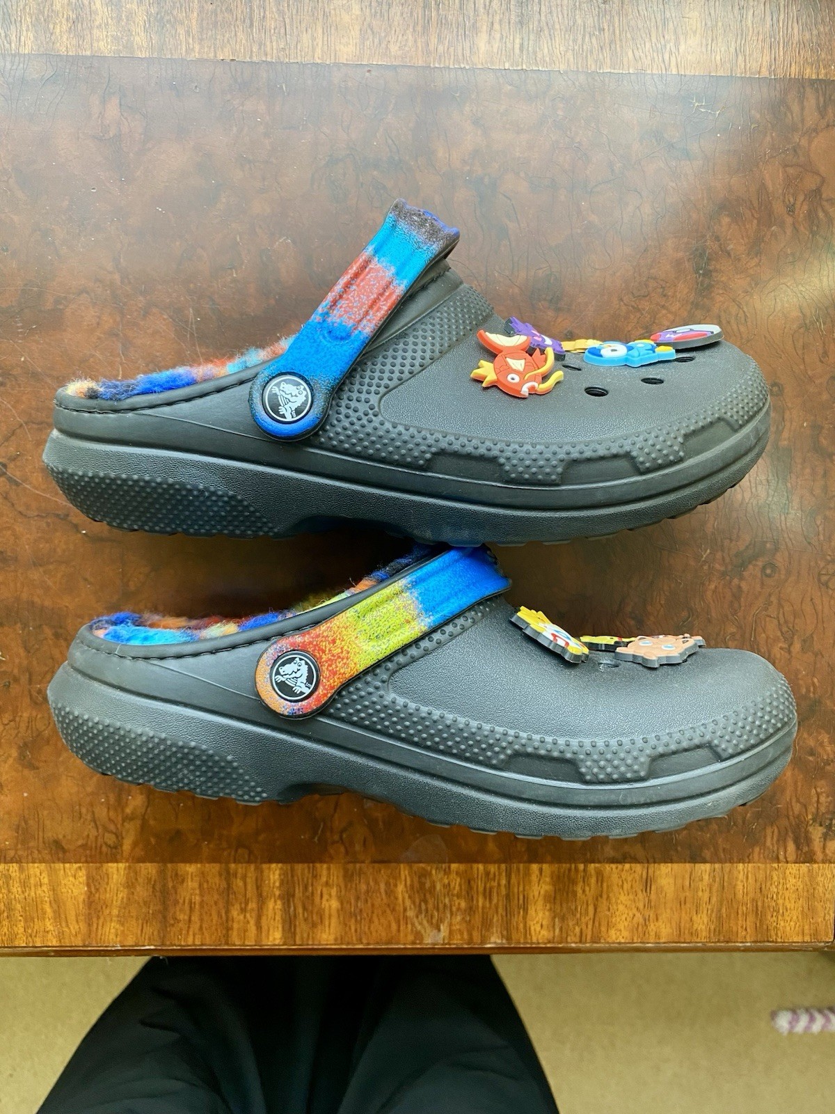 Crocs size Uk 4-5 unisex Lined Spray Dye Clog Black/Multi Colour w Jibbitz *RARE image 2