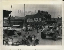 1970 Press Photo British Troops and Armored Cars in Western Belfast, Ireland