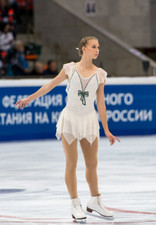 BEAUTIFUL AMERICAN FIGURE SKATER POLINA EDMUNDS 8X10 Photo