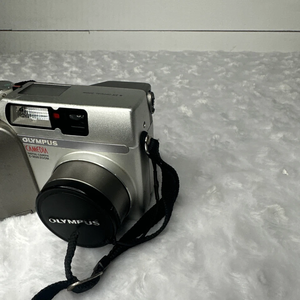 Olympus Digital Camera Camedia C-3020 Zoom 3.2MP Silver Tested Y2K Free Shipping - Image 2 of 4