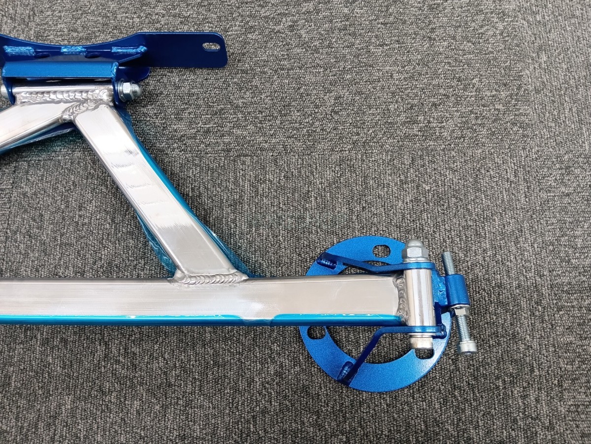 kazuki　２台 CUSCO Front Strut tower Bar TYPE ST for 1979-1983 Datsun