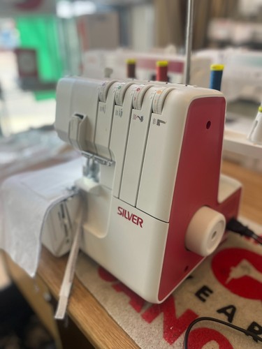 Silver sewing / overlock combo - Picture 2 of 8