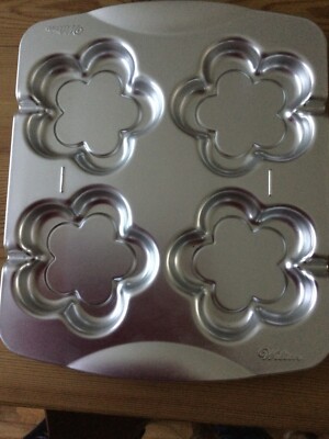 Wilton Cookie Biscuit Cake Pop Blumenform 4'' x 4 Loch Kuchenform Brandneu mit Wolle
