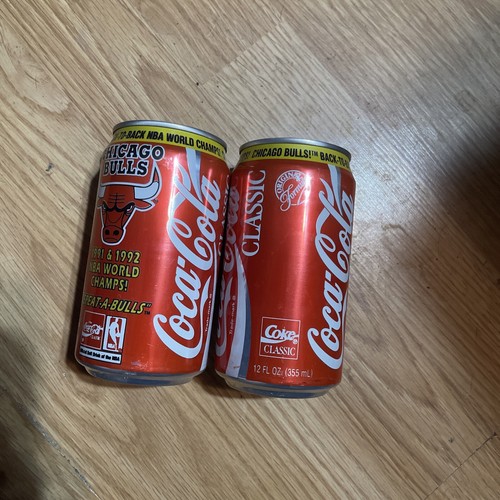 Lot 2 1992 Coca Cola Classic Dosen Chicago Bulls / 2x NBA World Champs - Bild 1 von 4