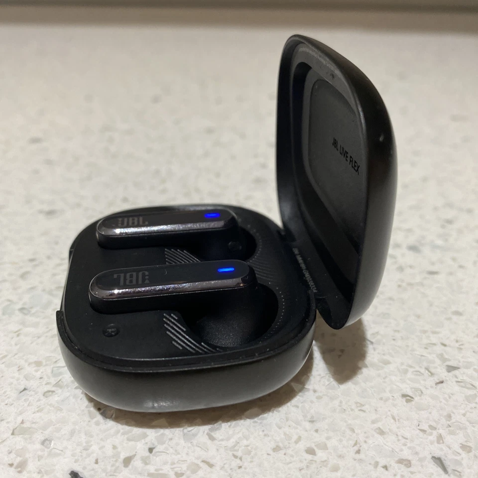JBL LiveFlex Bluetooth Wireless Earbuds Black - Image 3 of 4
