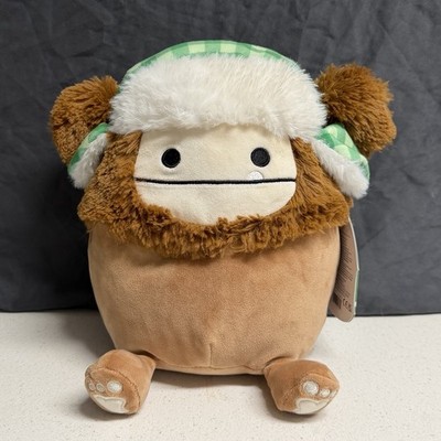 NWT Squishmallows 8  Benny Bigfoot Brown Winter Green Trapper Hat Holiday 2023