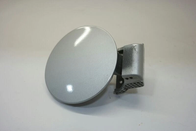 Hyundai Tucson 2010-2015 puerta de llenado de combustible plateada  Foto 2 de 4