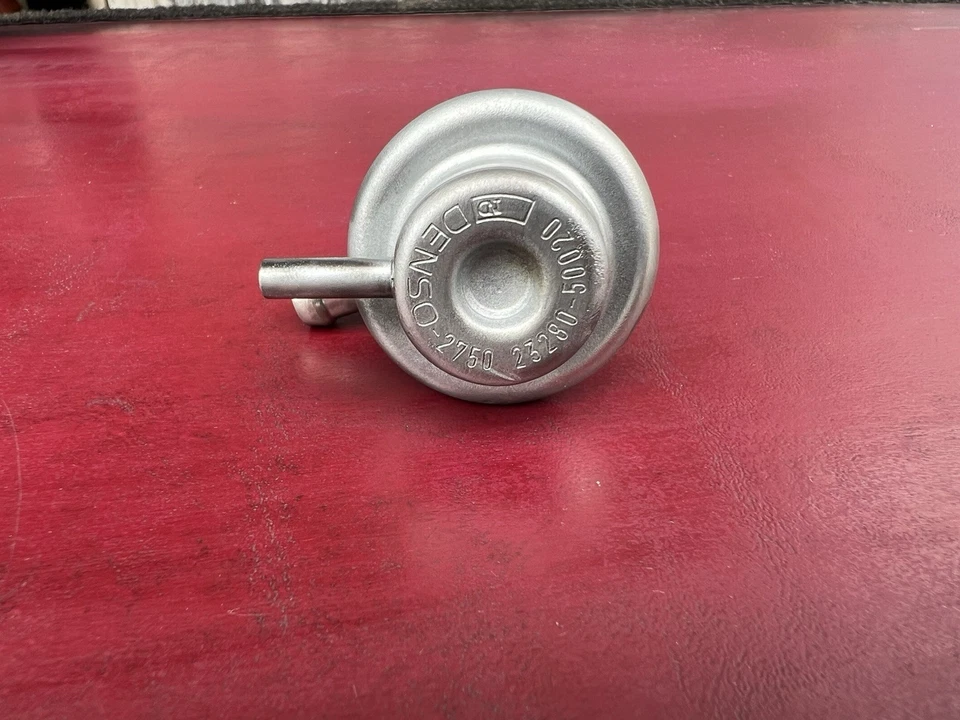 Regulador de presión de combustible OEM DENSO para 96-97 Lexus SC400 LS400 23280-50020 Foto 2 de 2