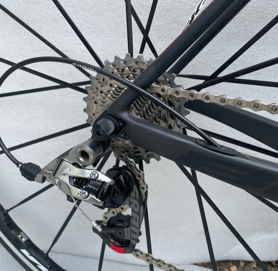 BIKE BH - ULTRA LEVE - CARBONO - M / L - SRAM VERMELHO - Imagem 2 de 4