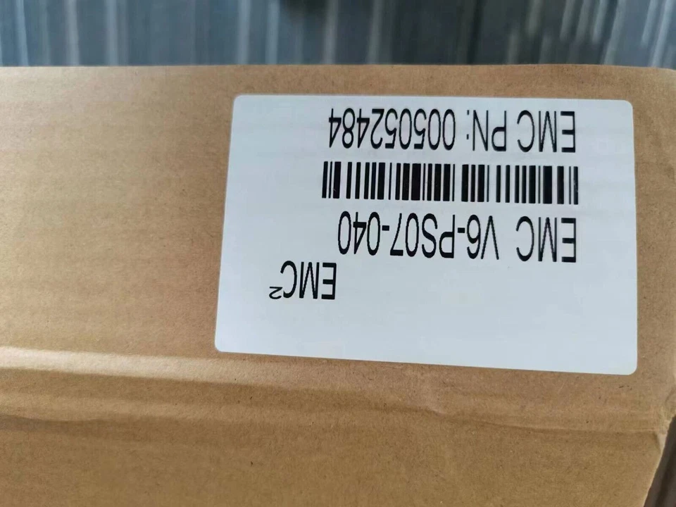 EMC V2-PS07-040 Series 005052484 005052485 4TB SAS 6Gb/s 7.2K Hard Disk Drive - Image 2 of 4