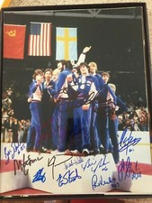 1980 USA OLYMPIC HOCKEY GOLD MEDAL 13 SIGNED PODIUM 11x14 ERUZIONE JOHNSON WELLS