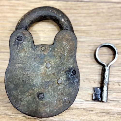 Sammlerstück Vintage Original Antik Eisen Vorhängeschloss in 100% funktionsfähiger Reihenfolge. - Bild 8 von 8