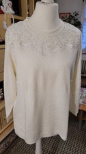 Damen Pullover,,Lyn crem-weiß mit Spitzenbes...