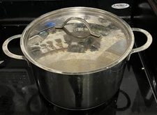 Rösle stainless steel pan, made of "Edelstahl" (German for stainless steel)