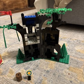 Lego Forestmens Hideout 6054 Missing Few Pieces Good Condition With box / Manual