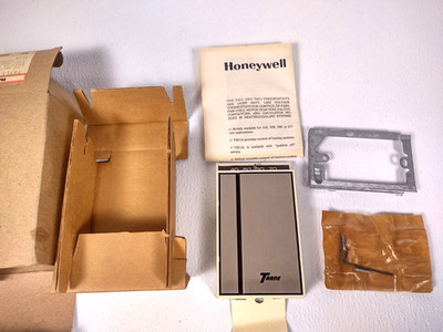 NEW Vintage Honeywell Trane Thermostat  T451A 1256 Complete in Box Retro MCM HTF