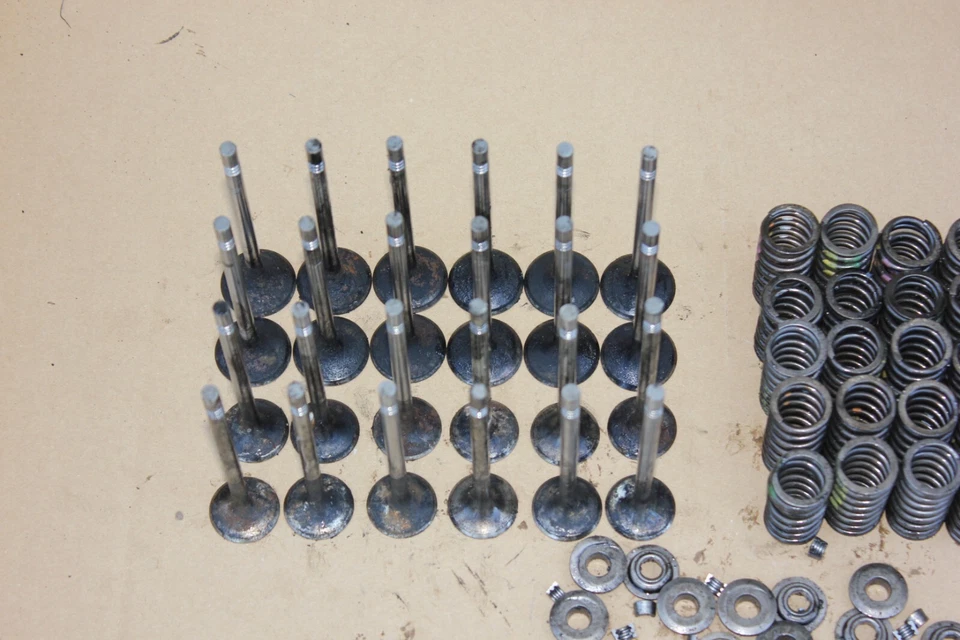 VÁLVULAS Y RESORTES DE ADMISIÓN Y ESCAPE OEM PARA SPRINTER 2500 3500 2010-2022 3,0 L Foto 4 de 4