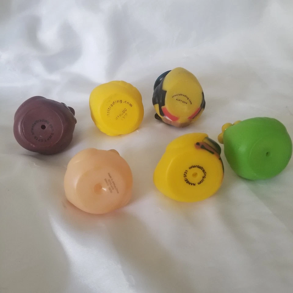 Lote de 6 juguetes patos de goma surtidos mariachi ojos militares Foto 2 de 2