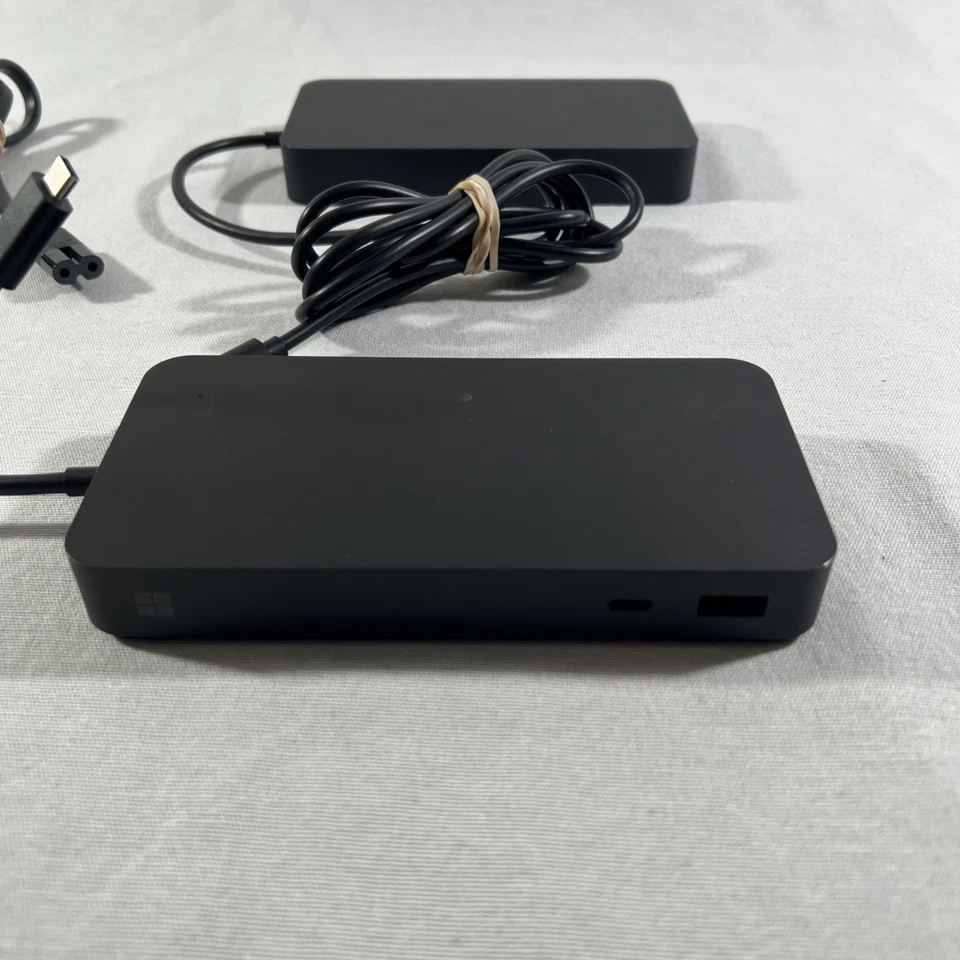 Microsoft 2049 Thunderbolt 4 Surface Dock con fuente de alimentación 2055 165W Foto 2 de 4