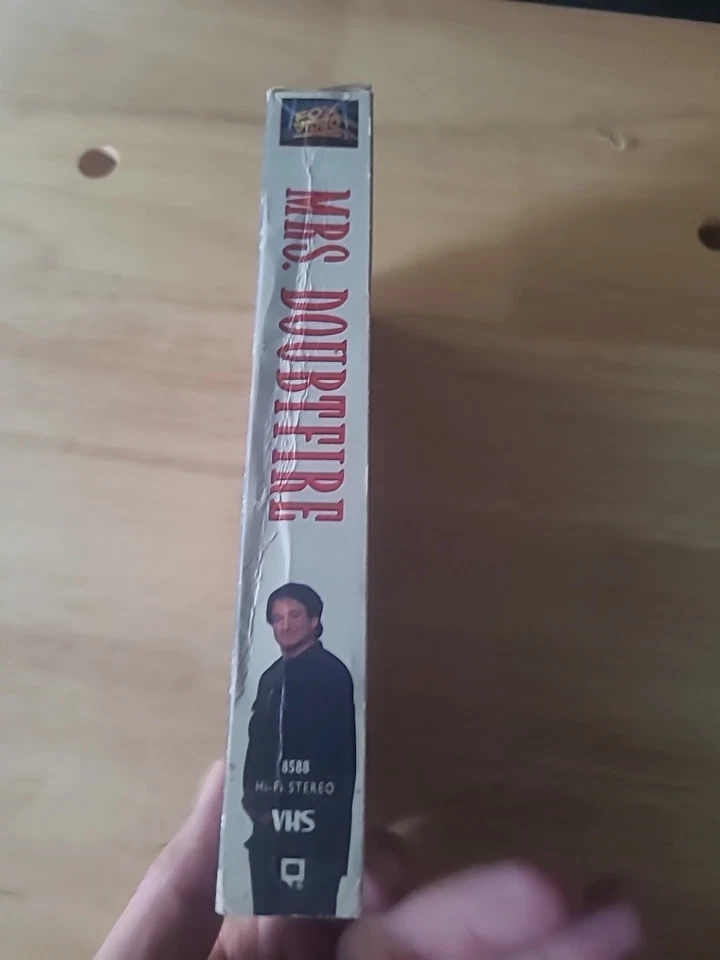 Mrs. Doubtfire VHS 1994 Video Tape Robin Williams Classic Comedy VTG 90s Movie - Image 4 of 4