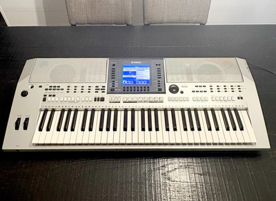 Yamaha PSR-S700 Electronic Keyboard Tested And Working! Read Description