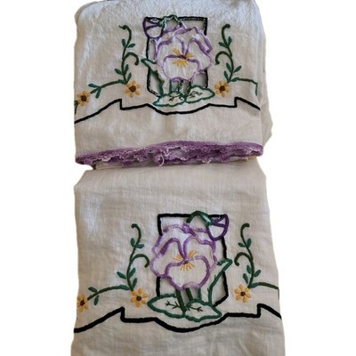 A Set of 2 Standard Size Vintage Pillow Cases Floral Embroidery White