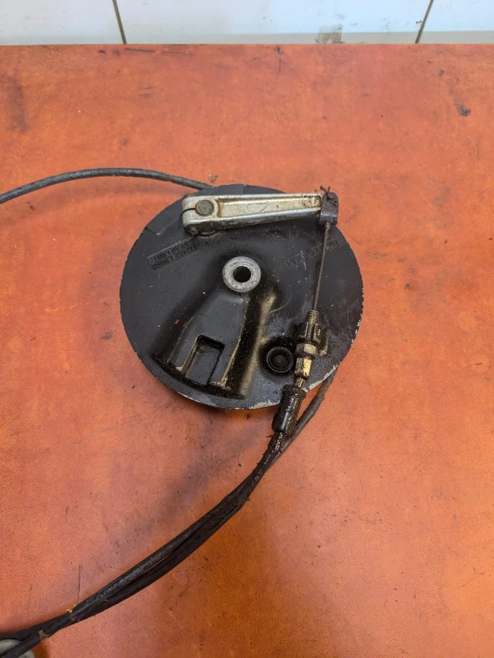 1981-82 SUZUKI RM125 OEM ПЕРЕДНЯЯ ТОРМОЗНАЯ ЗАДНЯЯ ПЛАСТИНА СТУПИЧНАЯ ПАНЕЛЬ С ТОРМОЗНЫМ КАБЕЛЕМ - Изображение 3 из 4