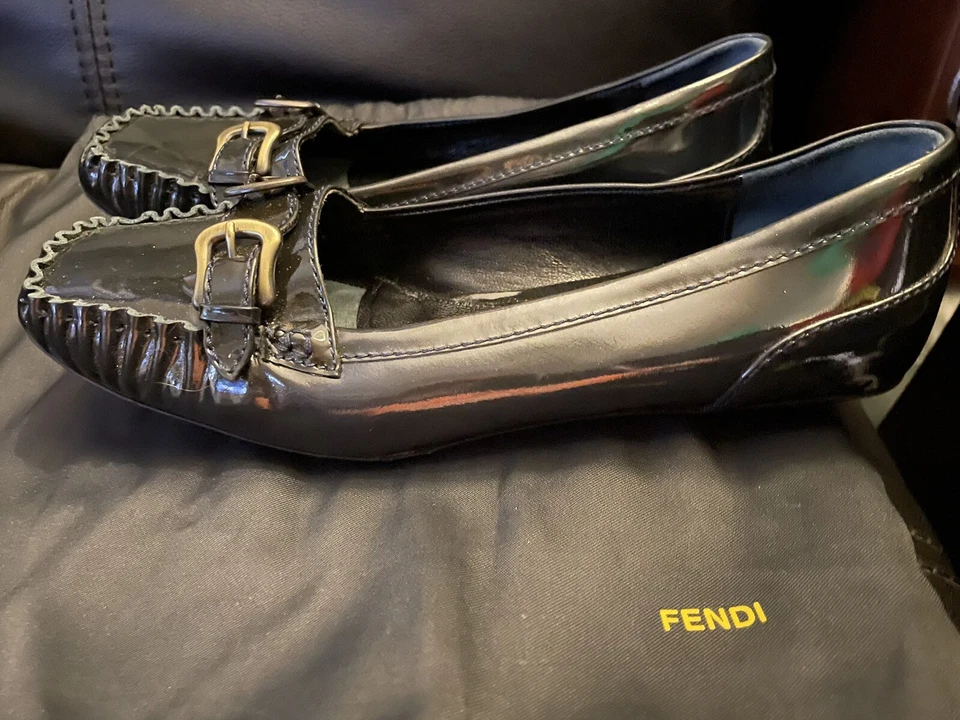 Mocasines FENDI Patente Azul Marino 36.5 Bolsa Antipolvo Y Caja Incluida Poco Usados De Colección ’07 Foto 3 de 4