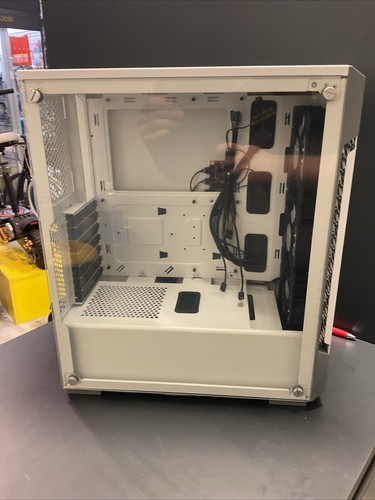 Corsair iCUE 220T RGB Airflow Gaming Case with 3 Corsair Fans - Photo 3/14