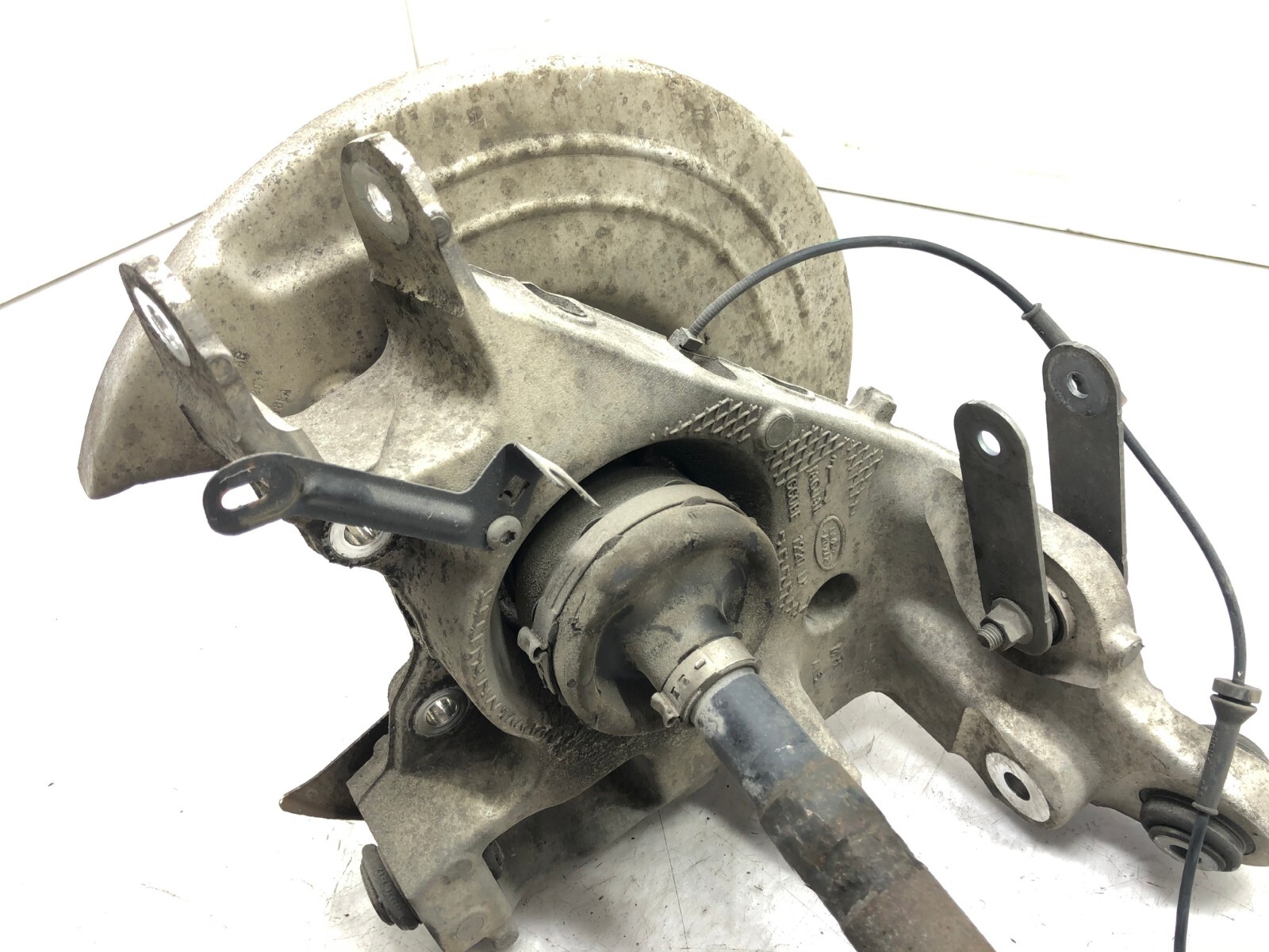 20172019 JAGUAR XE AWD LEFT DRIVER REAR SPINDLE KNUCKLE W/ CV AXLE