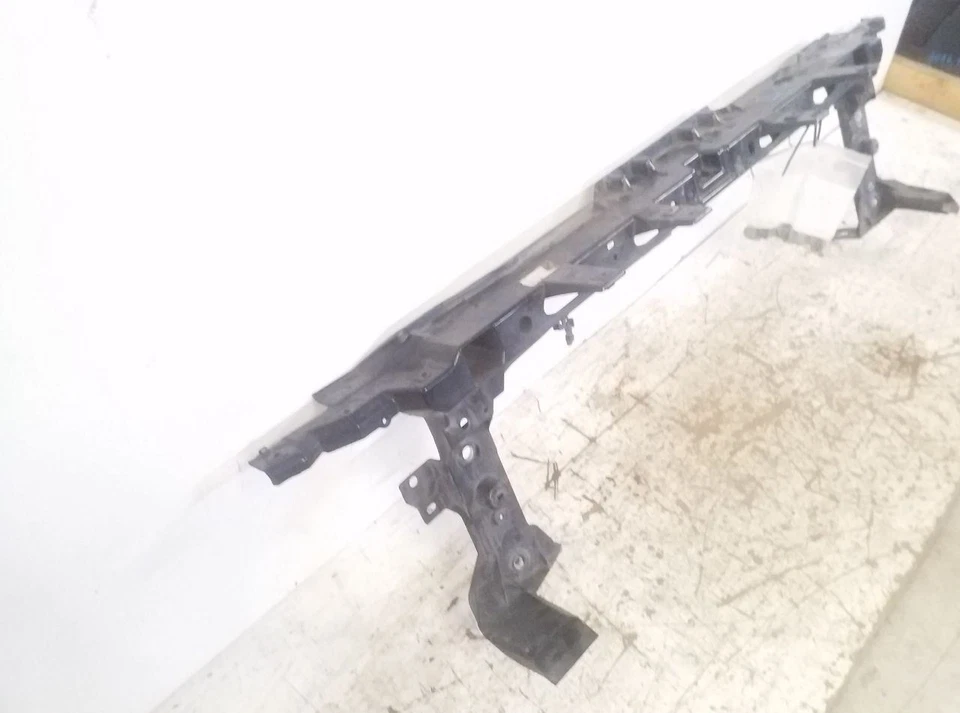 Upper Radiator Core Support Tie Bar | 2007-2017 Ford Expedition Foto 2 de 4