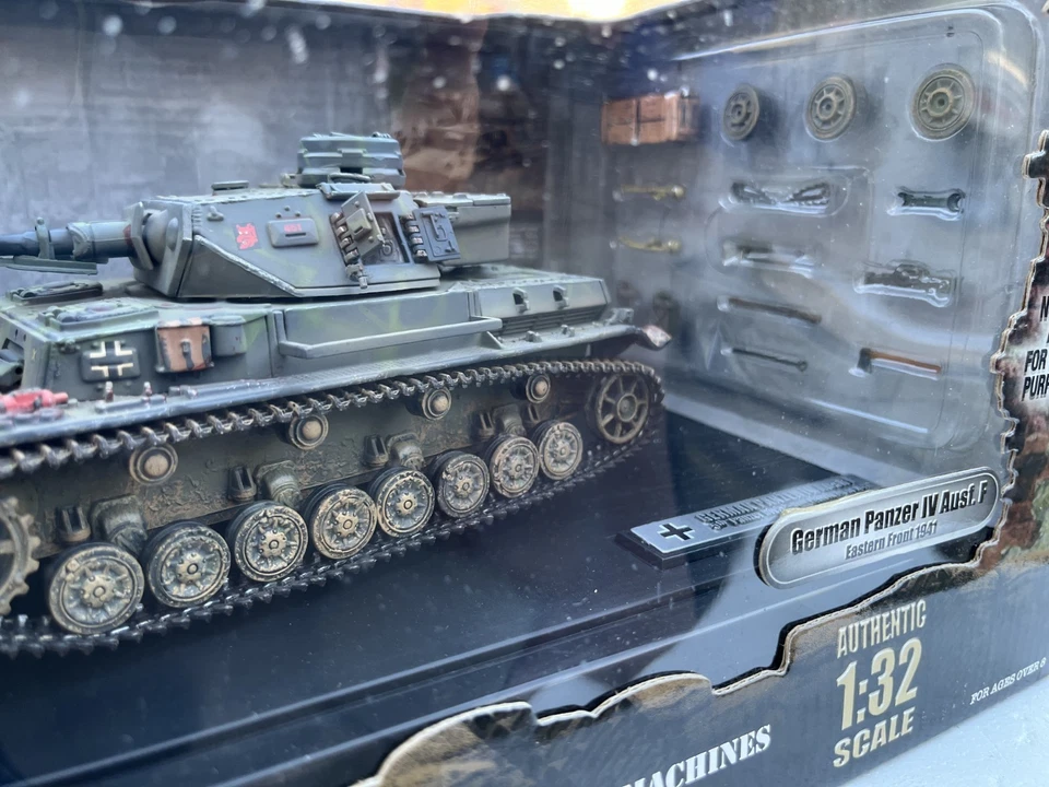 FORCES OF VALORS: German Panzer IV Ausf Tank, Eastern Front 1941, 1:32, "80017" - Image 3 of 4