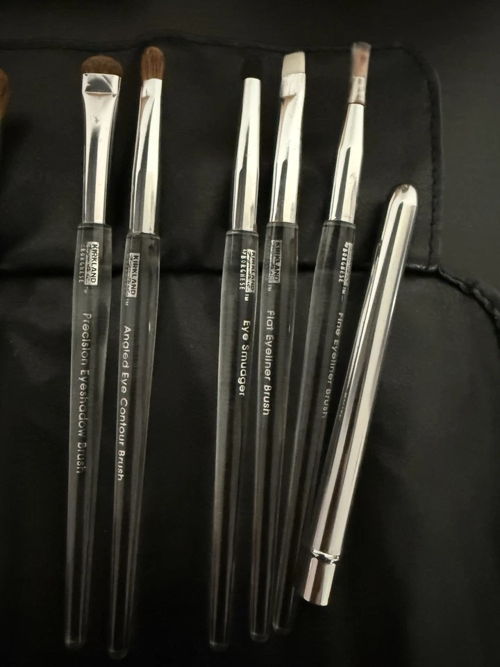 New Set of Kirkland signature by Borghese makeup brushes 10 pieces makeup bag - Image 4 of 4