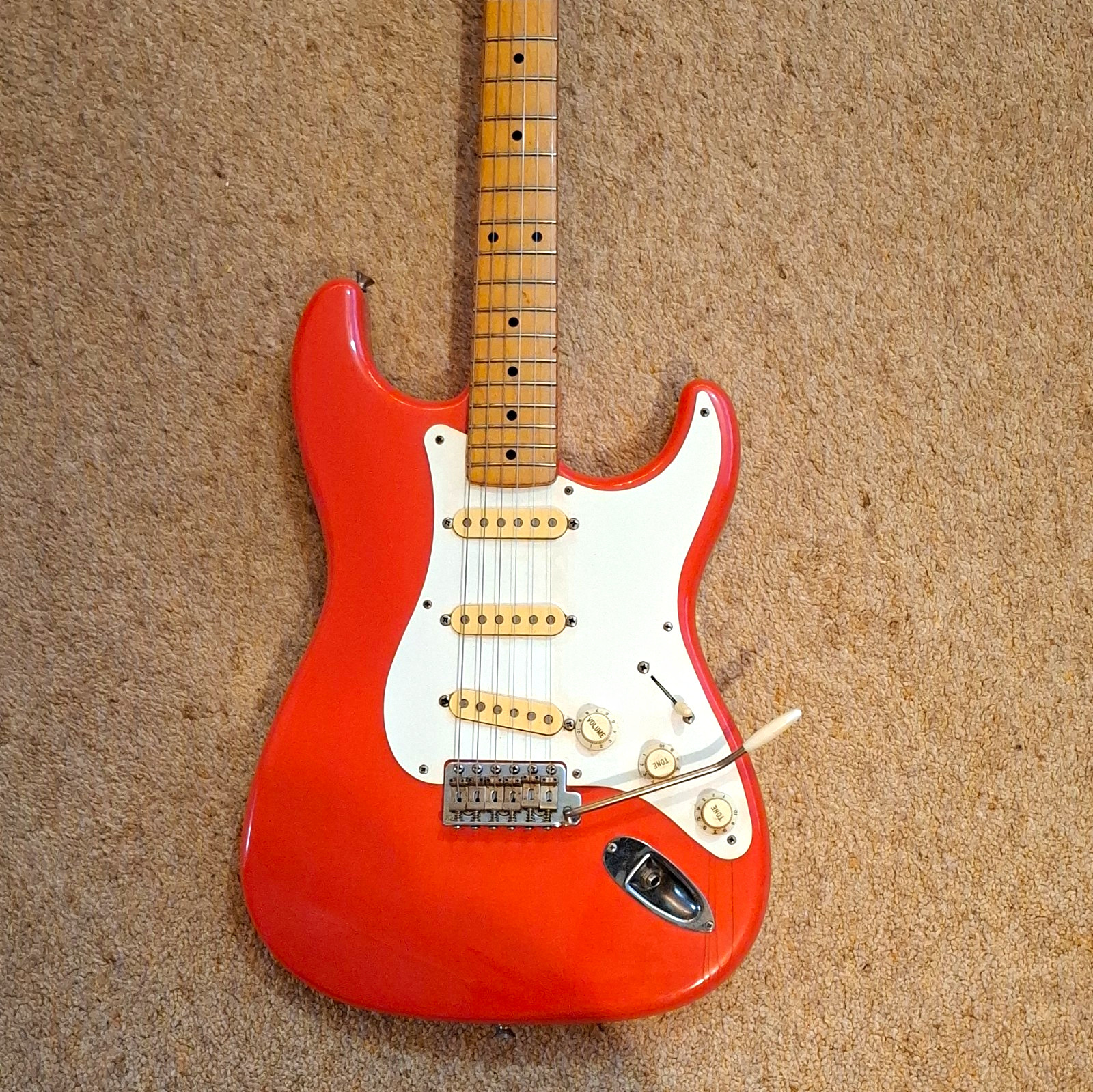 1991 Fender Squier Stratocaster Hank Marvin Japan Fiesta Red Electric Guitar