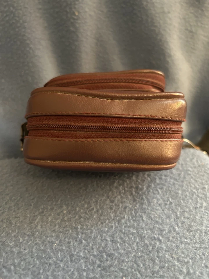 Vtg. Albinar Burgandy Camera Bag w/Strap, 2 Zipper Pockets & Belt Loop Holder - Image 3 of 4