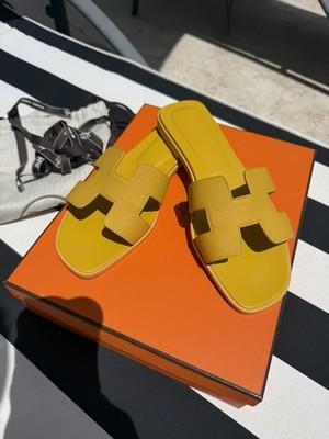 Auth $900 Hermes Oran Sandals Epsom Leather Jaune Sable Size 38 Gently worn 