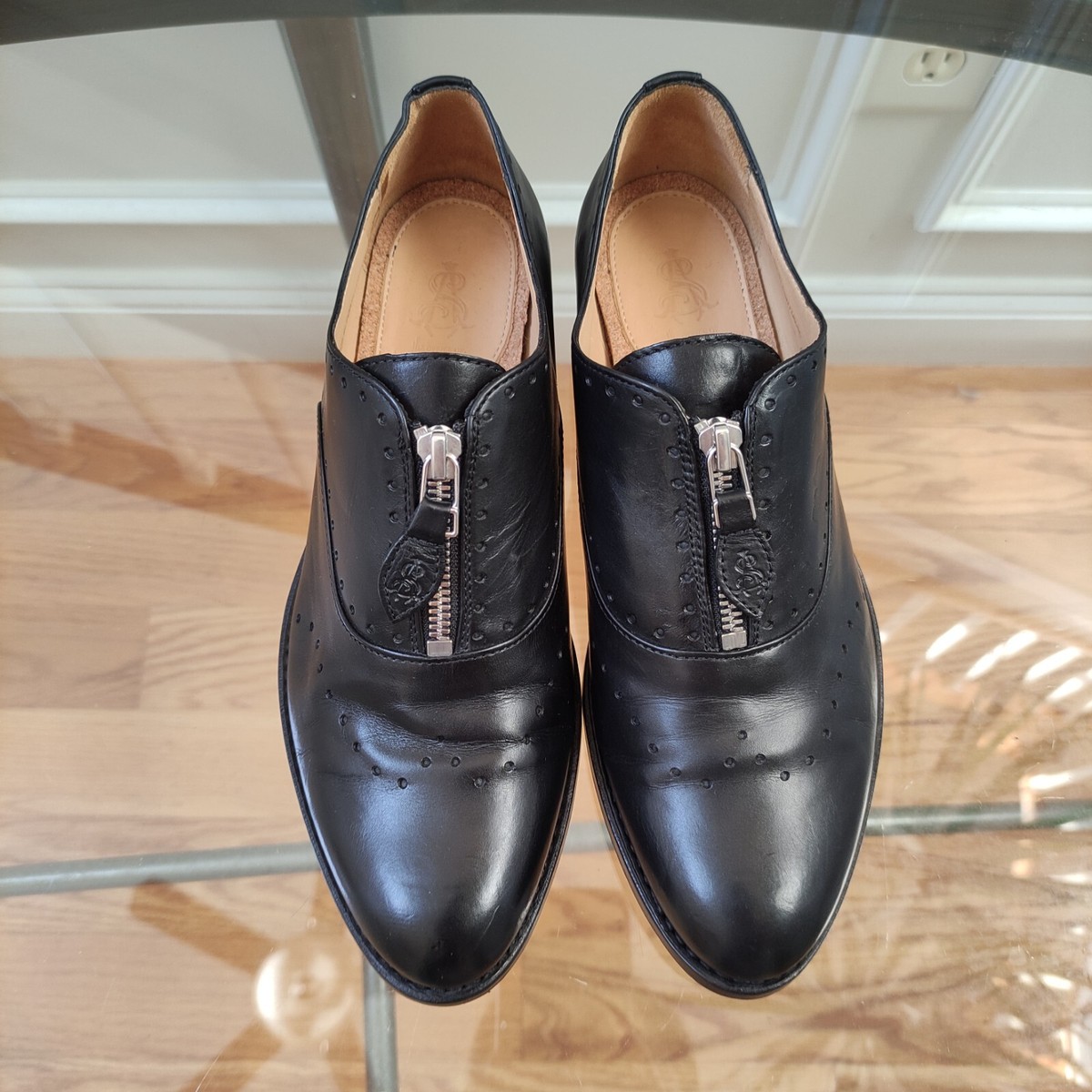 The Office Of Angela Scott 黒 レザー パンプス The Office of Angela Scott Oxfords Black Ms. Winnie Zip 37