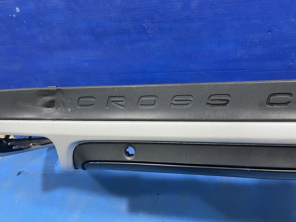 Parachoques trasero Volvo V60 S60 Cross Country 2015-2017 cenefa inferior OEM Foto 4 de 4